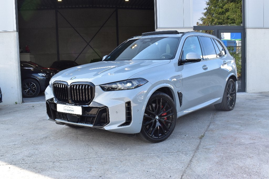 BMW X5 X5 xDrive50em Pano - Iconisch - Brooklyn Grey, Auto's, Automaat, 2993 cc, Leder, Bedrijf