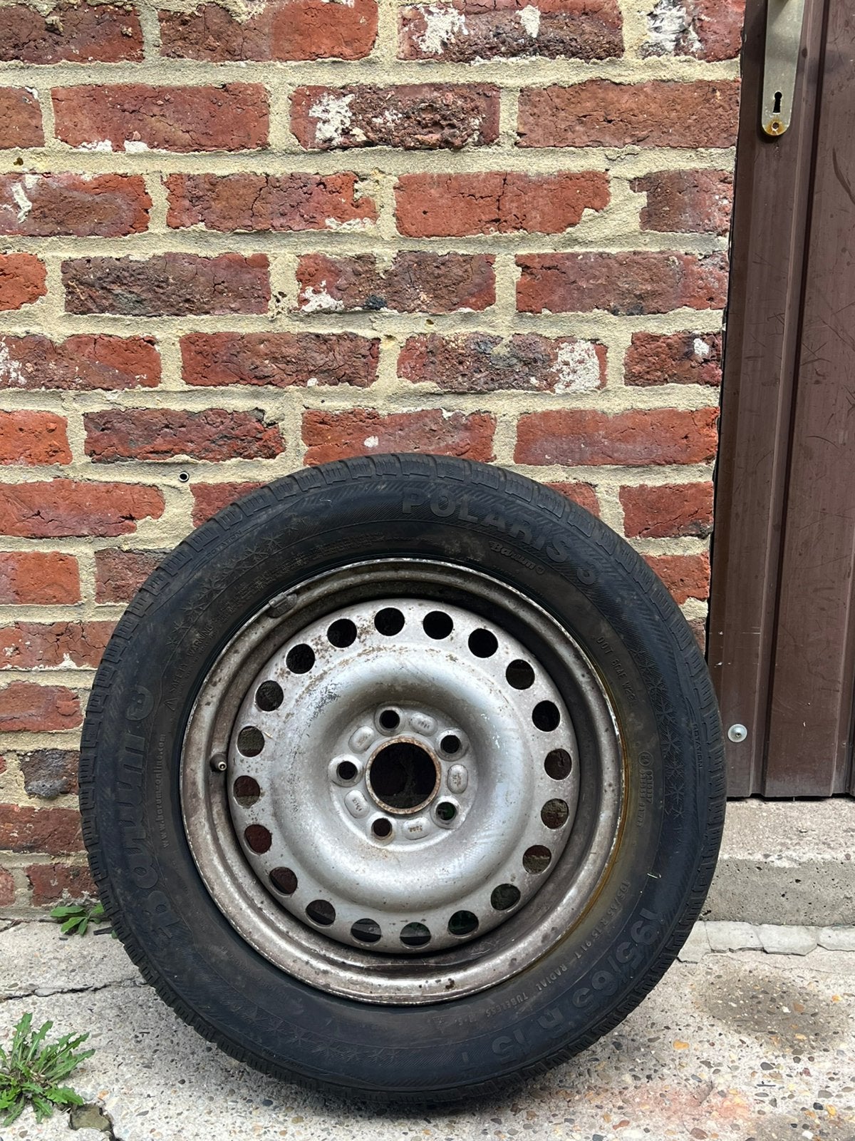 Reserve pneus 195/65R1, Enlèvement, Comme neuf