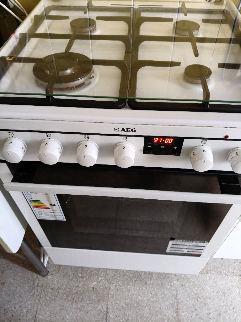 AEG gasfornuis 47696GT-WN (4 bekkens) - Nette elektr. oven, Elektronische apparatuur, Ophalen, Gebruikt, 4 kookzones, Energieklasse A of zuiniger