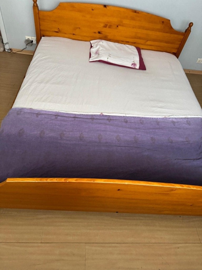 Tweepersoonsbed IKEA + matras (DRINGEND TE KOOP), Ophalen, Gebruikt, Bruin, Tweepersoons