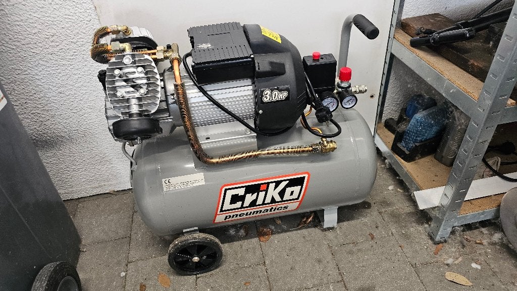 Sterke Compressor te koop, Doe-het-zelf en Bouw, Compressors, Zo goed als nieuw, 6 tot 10 bar, 25 tot 100 liter, 200 tot 400 liter/min