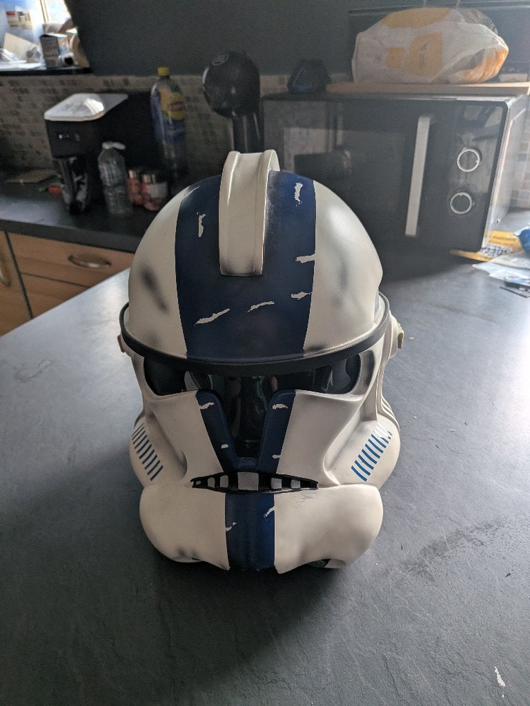 Clone Trooper 501st Helmet – Realistic Weathered Replica, Collections, Star Wars, Enlèvement ou Envoi, Comme neuf, Réplique