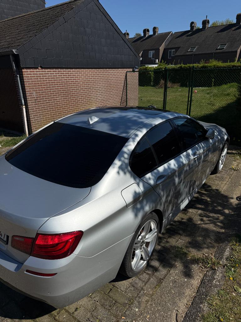 BMW 520 F10, Autos, Cuir, Entretenue par le concessionnaire, Noir, 5 portes