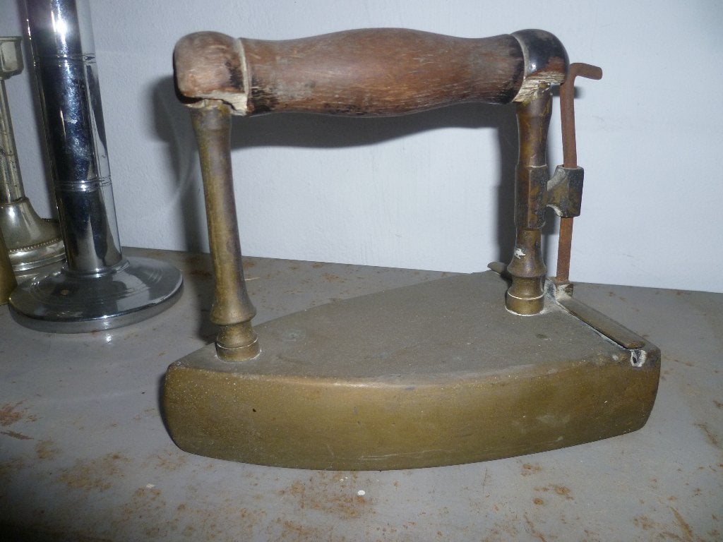 ANTIEK STRIJKIJZER, Ophalen
