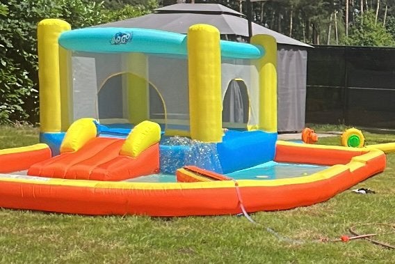 Kinderzwembad met springkasteel, Enlèvement, Comme neuf