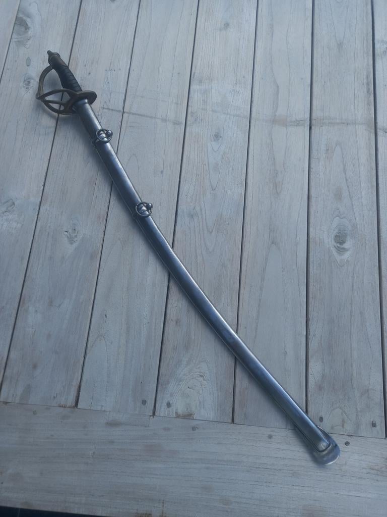 Sabre avec fourreau, Collections, Enlèvement