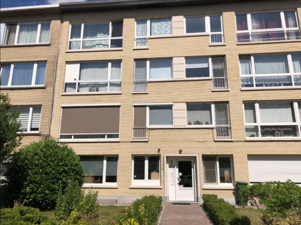 Ruim 2-slaapkamerappartement met terras, lift & 2 kelders, 50 m² ou plus, Anvers (ville)