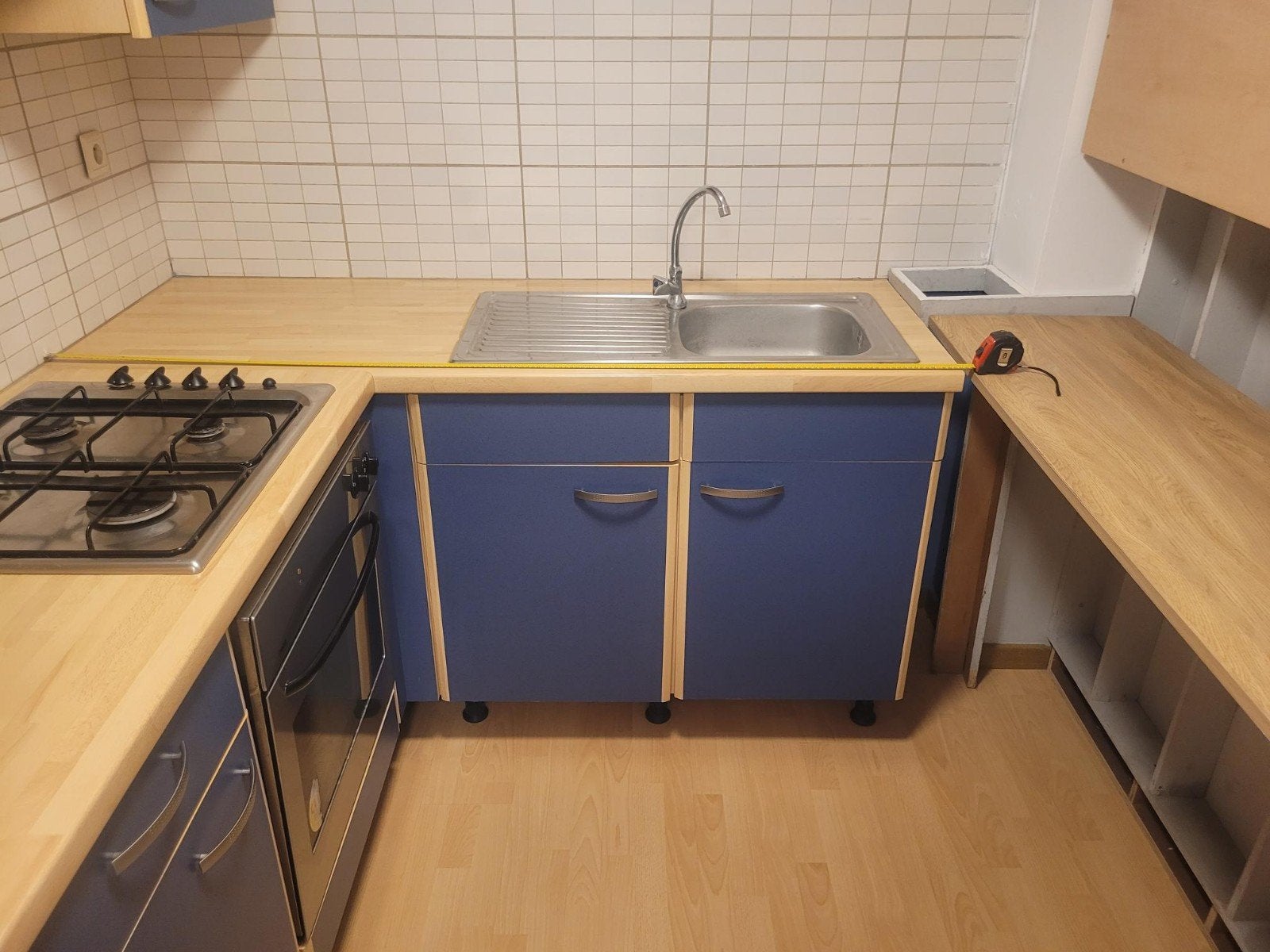 Cuisine equipee Ixina avec ekectros zanussi, Maison & Meubles