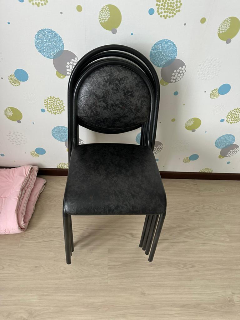 4 stoelen GRATIS, Huis en Inrichting, Stoelen, Ophalen, Gebruikt, Vier, Metaal