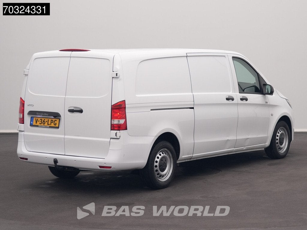 Mercedes Vito 116 Automaat L3H1 Trekhaak LED Xenon Airco Cru, Autos, Camionnettes & Utilitaires, Cuir, Achat, 2165 kg, Euro 6