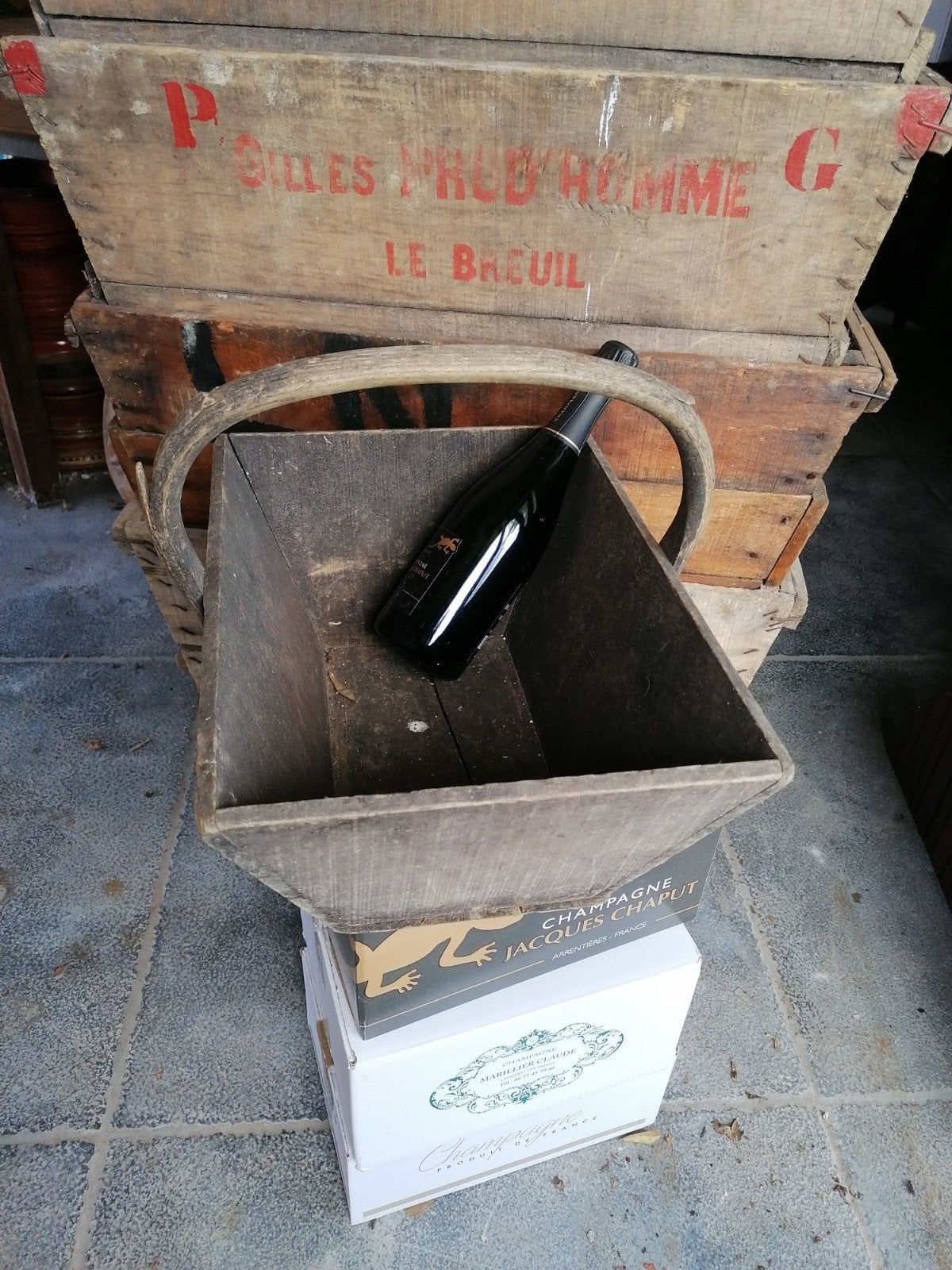Vintage houten mand met champagne, Ophalen, Champagne