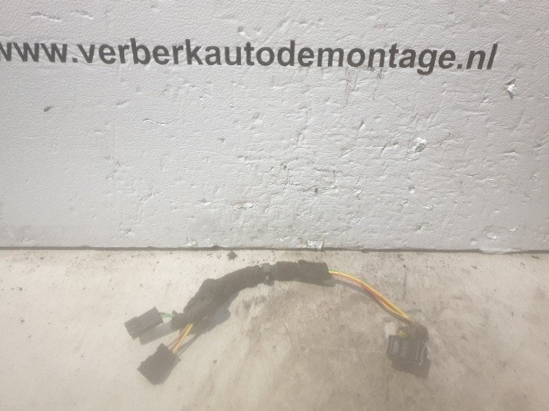 INTERRUPTEUR D'ALIMENTATION VITRE ARRIÈRE DROIT 80 (B4), Auto-Union-Straße  1,
85057  Ingolstadt, DE, Info@audi.de, Audi, Utilisé