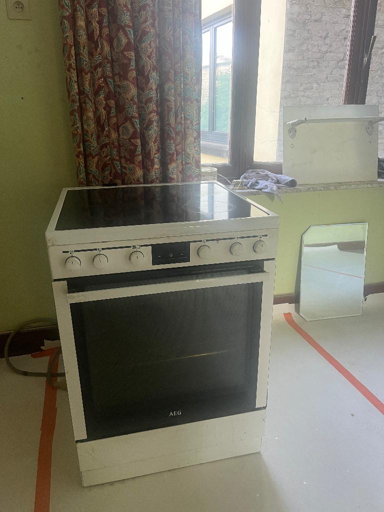 Cuisinière électrique Aeg à donner, Electroménager, 4 zones de cuisson, Enlèvement, Utilisé, Autoportant