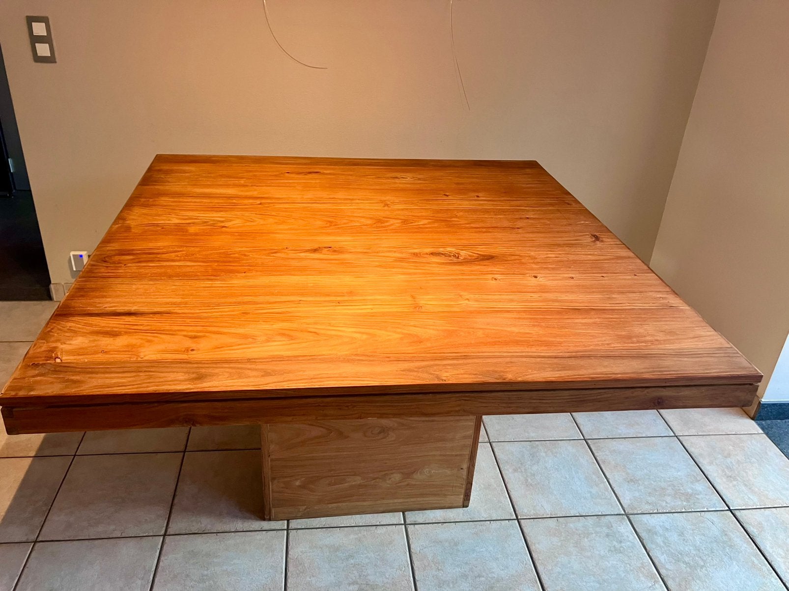 Massieve shesham eettafel 140 x 140 cm – perfecte staat, Huis en Inrichting, Ophalen, Zo goed als nieuw
