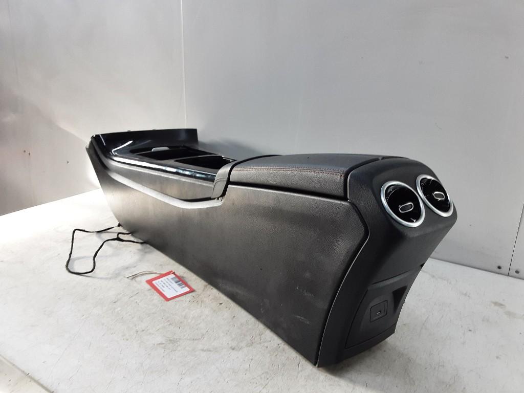 CONSOLE CENTRALE Mercedes-Benz A (177.0) (01-2018/12-2026), Mercedes-Benz, Mevr. I. Hauben, Utilisé, Rue de l'Espoir 34 34
4030  GRIVEGNÉE, BE