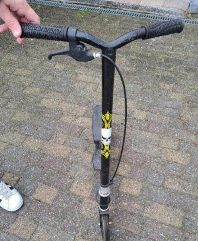 Trottinette super cool avec un mécanisme d'entraînement uniq, Enlèvement