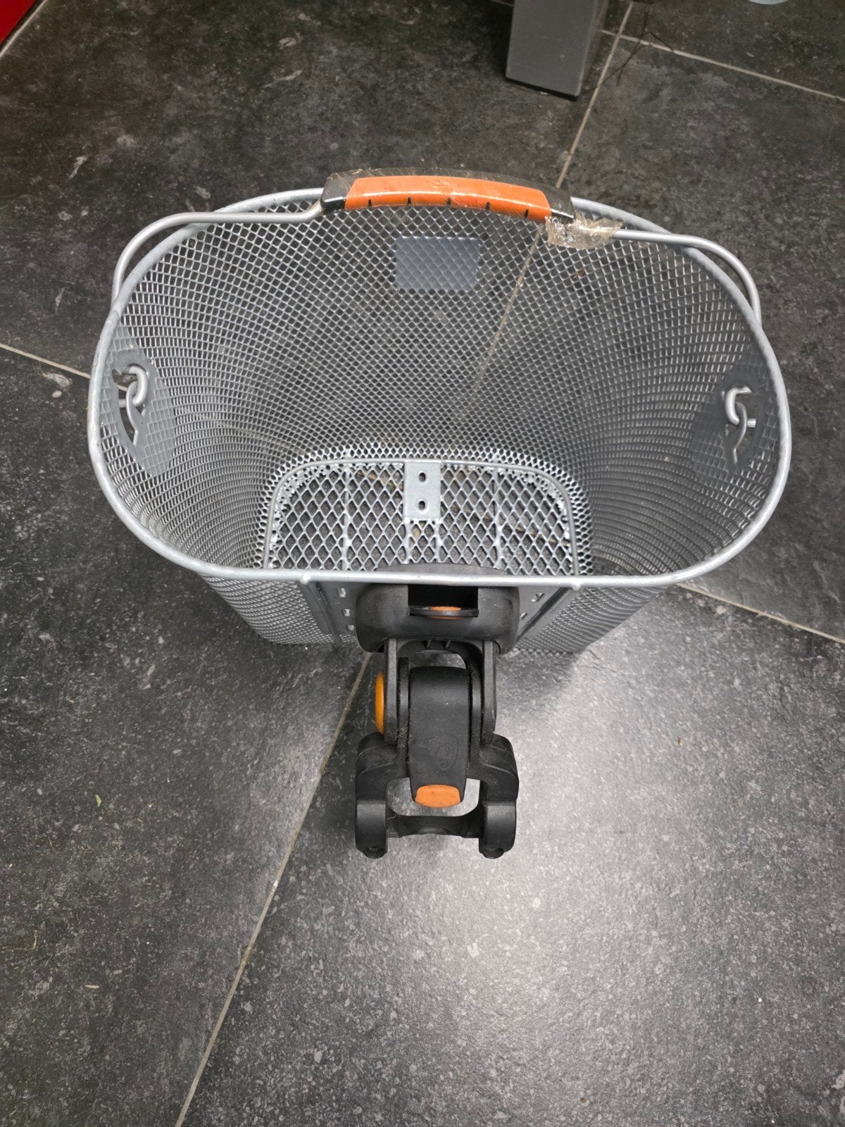 Mandje voor op een fiets., Enlèvement