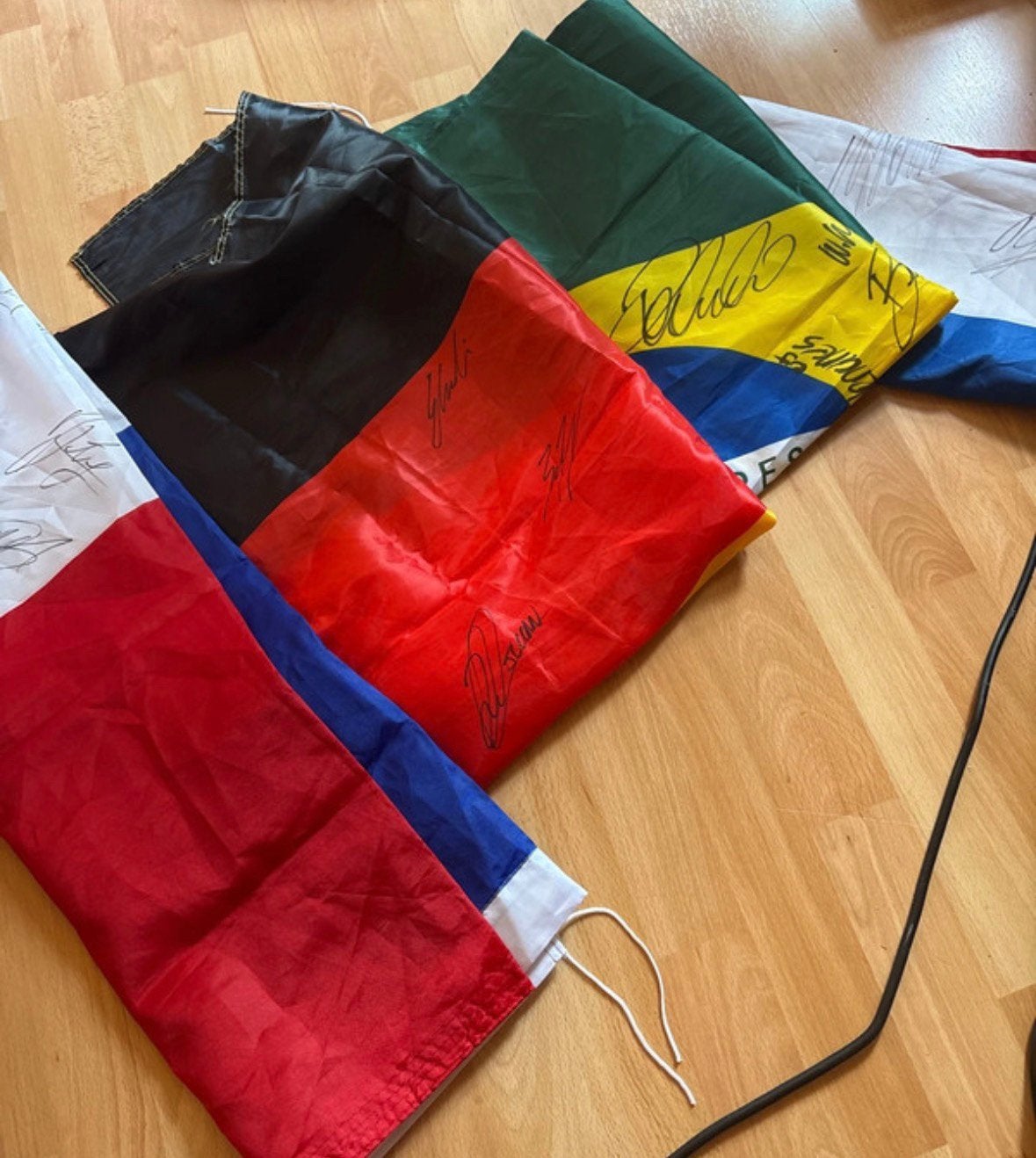 Unieke verzameling gesigneerde voetbalvlaggen WK 2014, Enlèvement ou Envoi