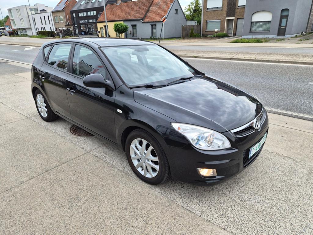 Hyundai i30 1.6D 2008.bwj, Autos, Achat, Entreprise, Boîte manuelle, Noir
