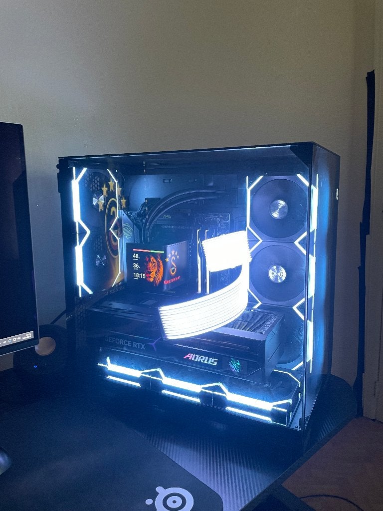 PC de jeu haut de gamme R7 9800X3D - 5070 Ti, Informatique & Logiciels, Custom Gaming Pc, 32 GB, Comme neuf, 4 Ghz ou plus