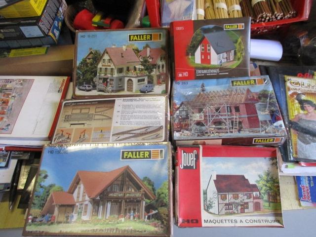 models kits pour trains ho-  prix s.demande à la pièce, Enlèvement ou Envoi, Neuf, Courant continu ou Courant alternatif