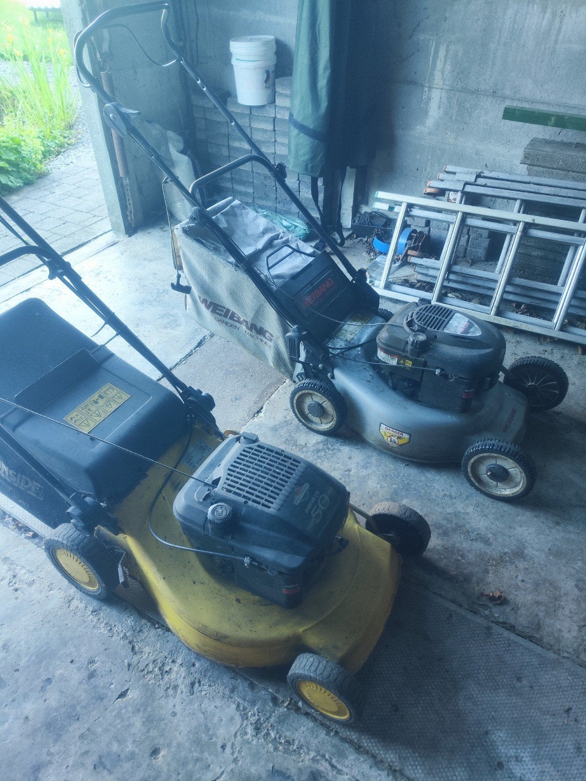 2 gratis benzine grasmaaier, Tuin en Terras, Grasmaaiers, Ophalen