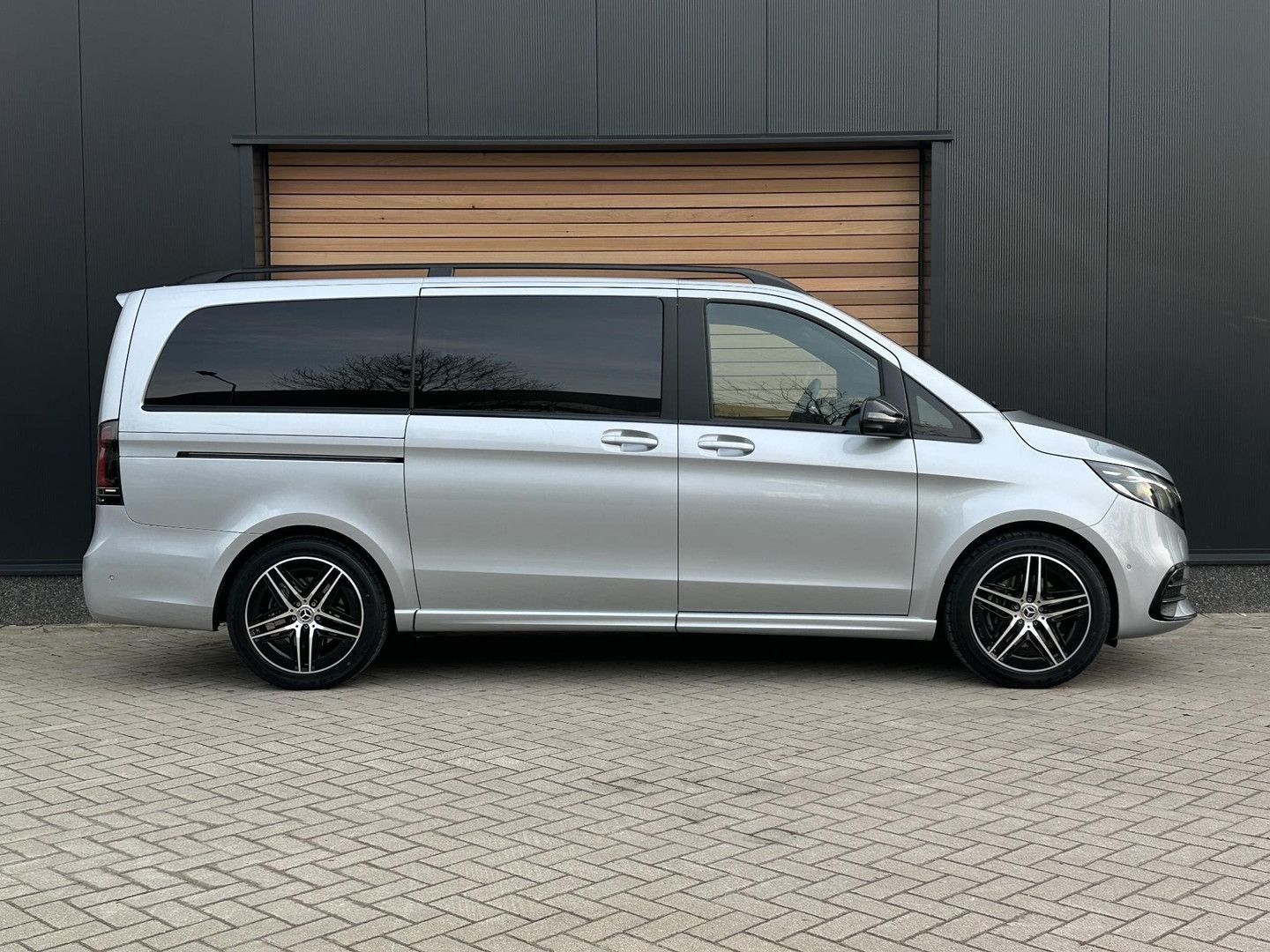 Mercedes-Benz V-klasse 300 L2 Avantgarde AMG ELEK.DEUREN|STO, Auto's, Automaat, Monovolume, Navigatiesysteem, 228 g/km