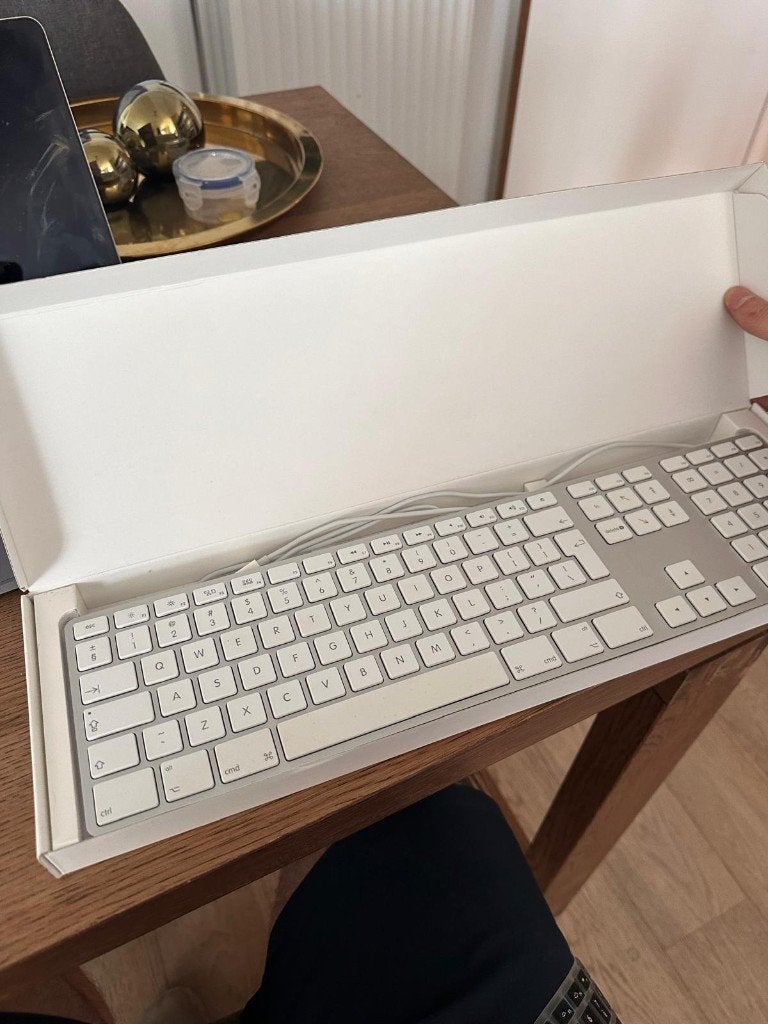 Pack Bureau Apple - Clavier USB Filaire + Magic Trackpad 1, Enlèvement, Utilisé, Qwerty, Filaire