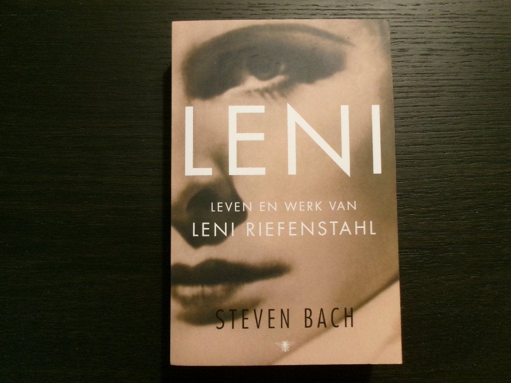 Leni  -Leven en werk van Leni Riefenstahl-   Steven Bach, Enlèvement ou Envoi