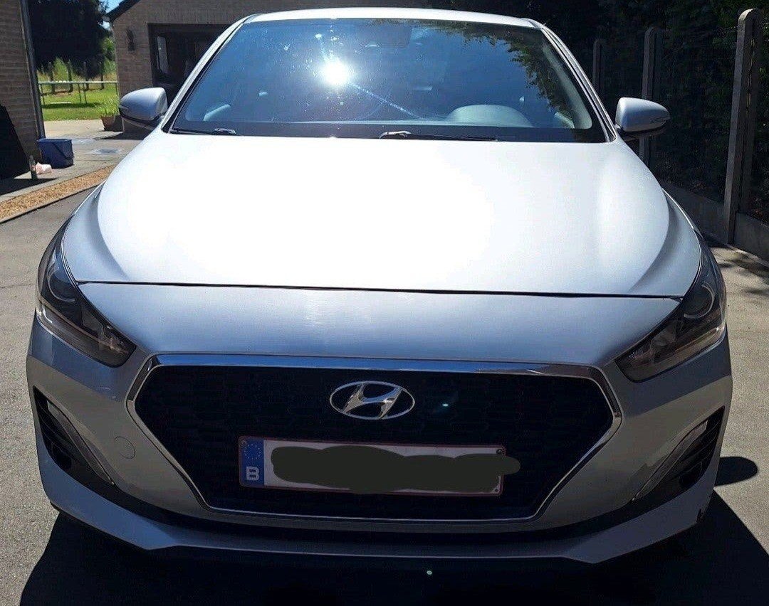 Hyundai i30 fastback 1.0, Auto's, Zwart, Trekhaak, Particulier, Zilver of Grijs