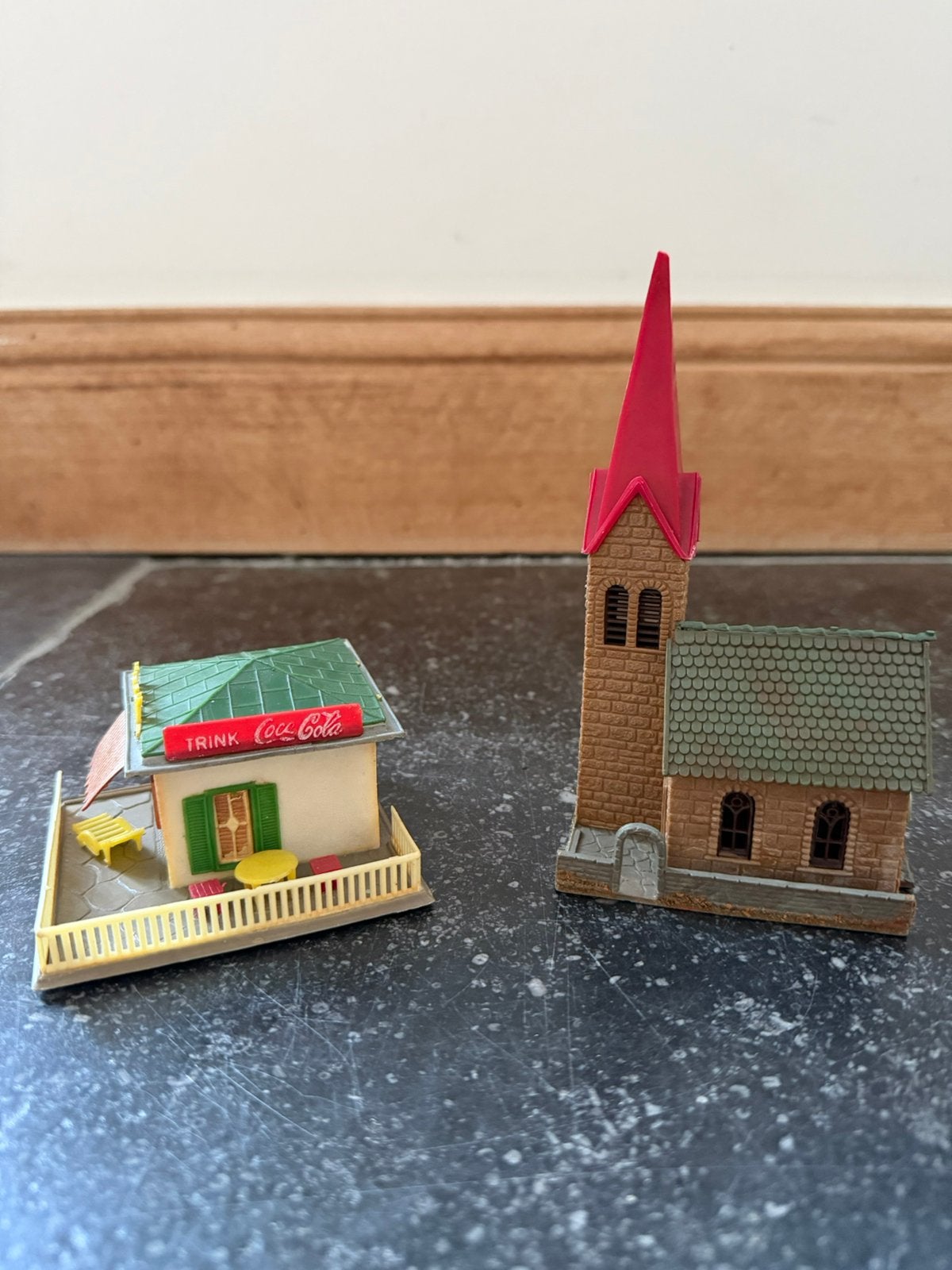 Huisjes maquette kerk en kiosk, Hobby en Vrije tijd, Ophalen of Verzenden, Gebruikt, Overige typen, Overige merken