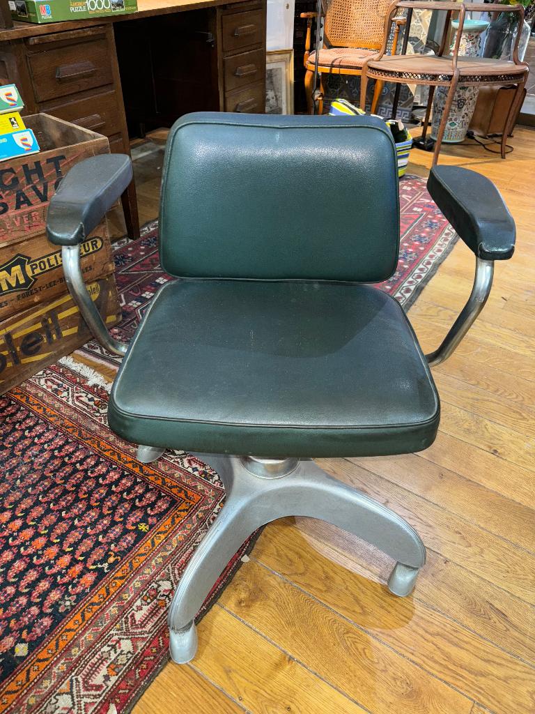 fauteuil de bureau pivotant vintage . Années 1940, Antiek en Kunst, Antiek | Meubels | Stoelen en Sofa's, Ophalen of Verzenden