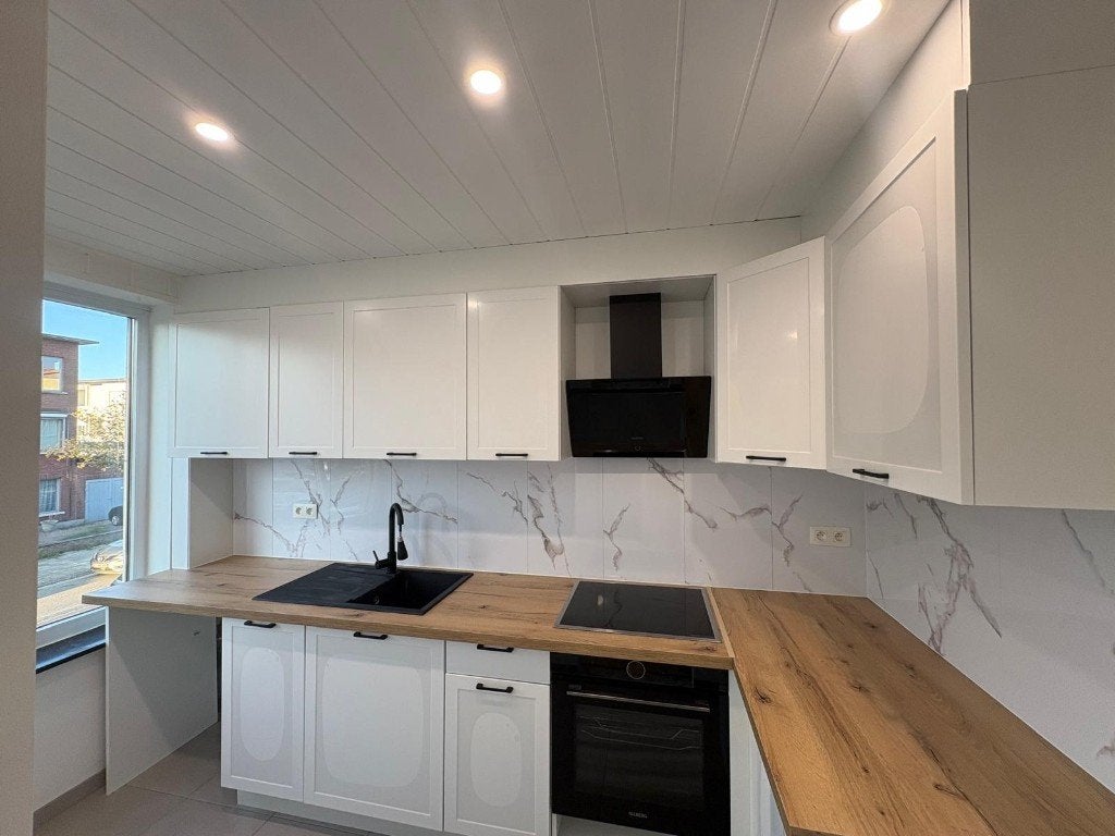 Volledig gerenoveerd appartement / 2 slaapkamers in Merksem, Immo, Appartementen en Studio's te huur, 50 m² of meer, Provincie Antwerpen