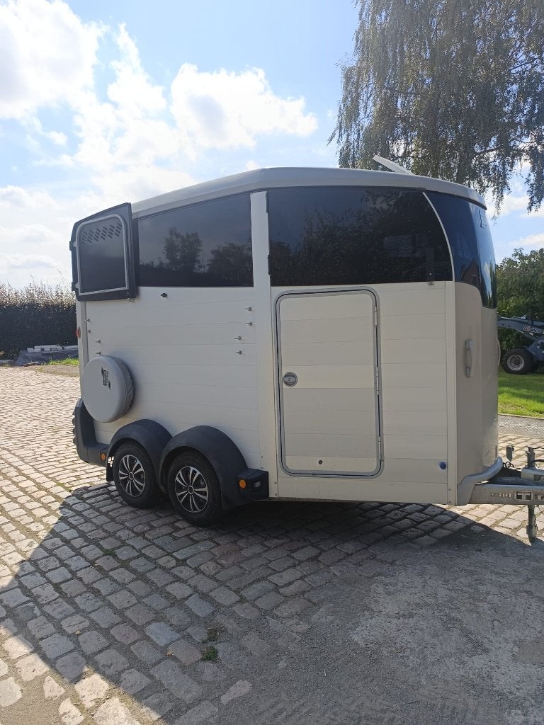 Ifor Williams HBX511 – Van 2 chevaux – État neuf, Animaux & Accessoires, Enlèvement, Comme neuf, Aluminium, Remorque 2 chevaux