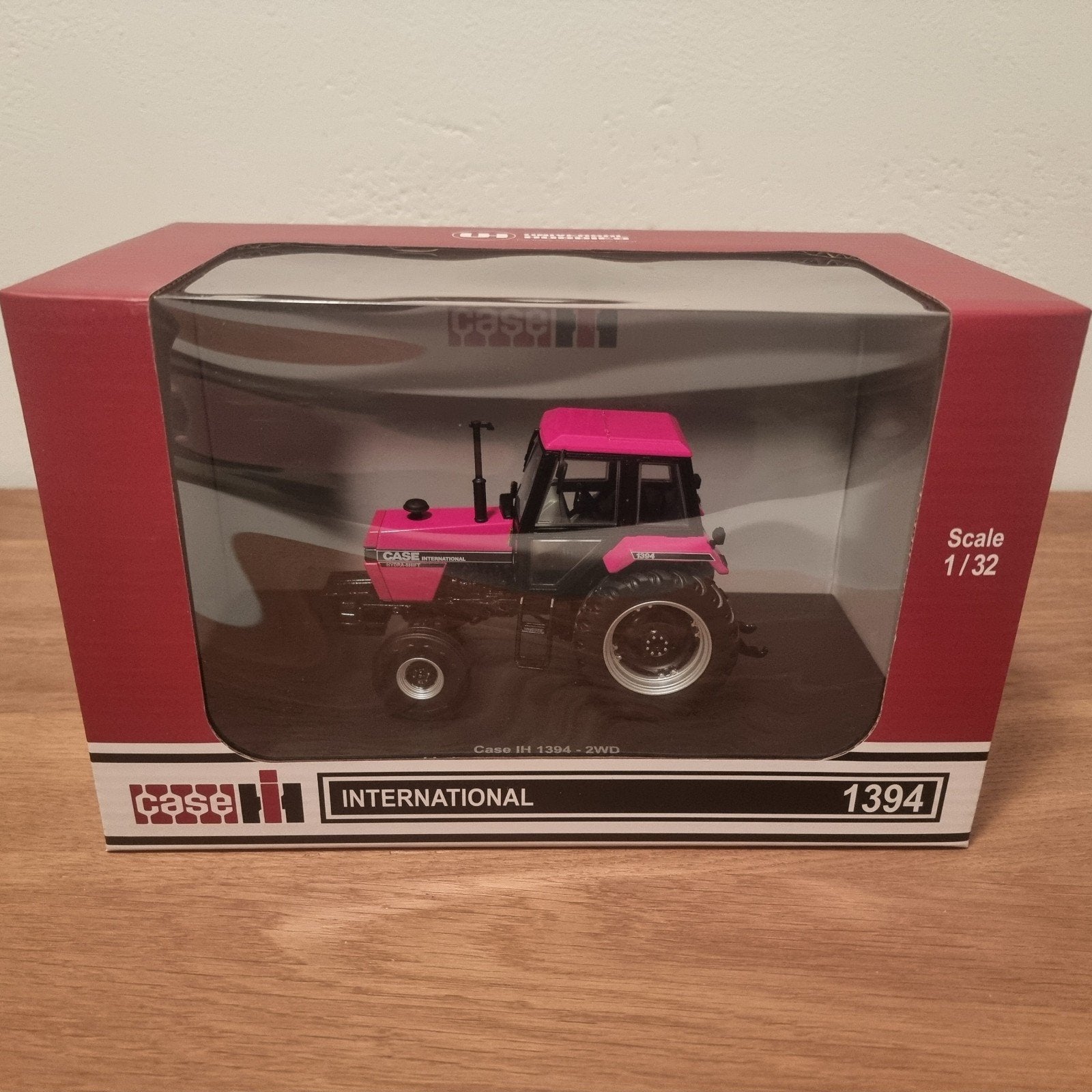 Case IH 1394 2wd Universal Hobbies, Hobby & Loisirs créatifs, Voitures miniatures | 1:32, Enlèvement ou Envoi, Neuf, Tracteur et Agriculture