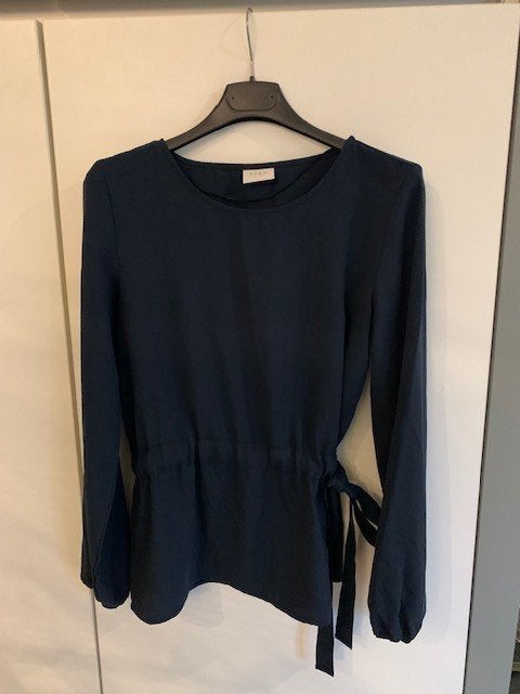 VILA blauwe blouse in fijne stof met lint in taille: S/38, Kleding | Dames, Blauw, Vila, Ophalen of Verzenden, Zo goed als nieuw