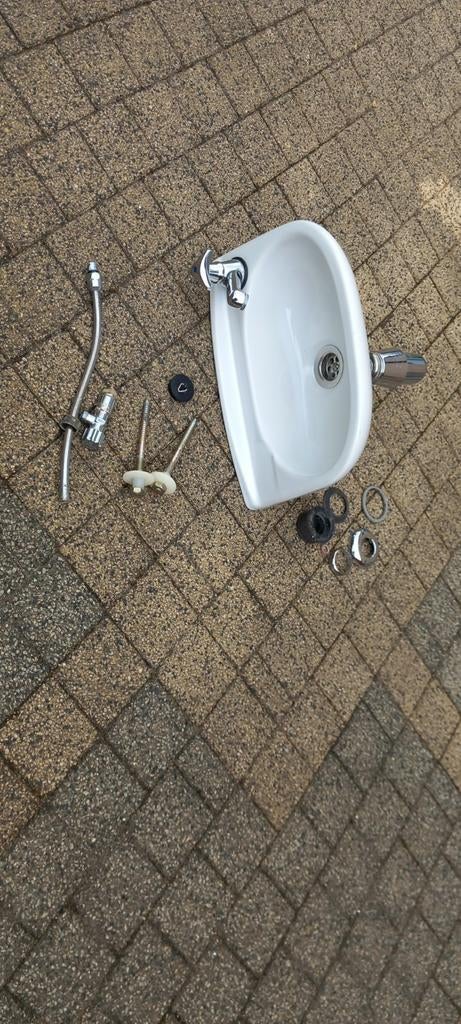 Petit lavabo Sphinx, robinet + accessoires, Bricolage & Construction, Sanitaire, Enlèvement, Comme neuf, Pierre, Lavabo