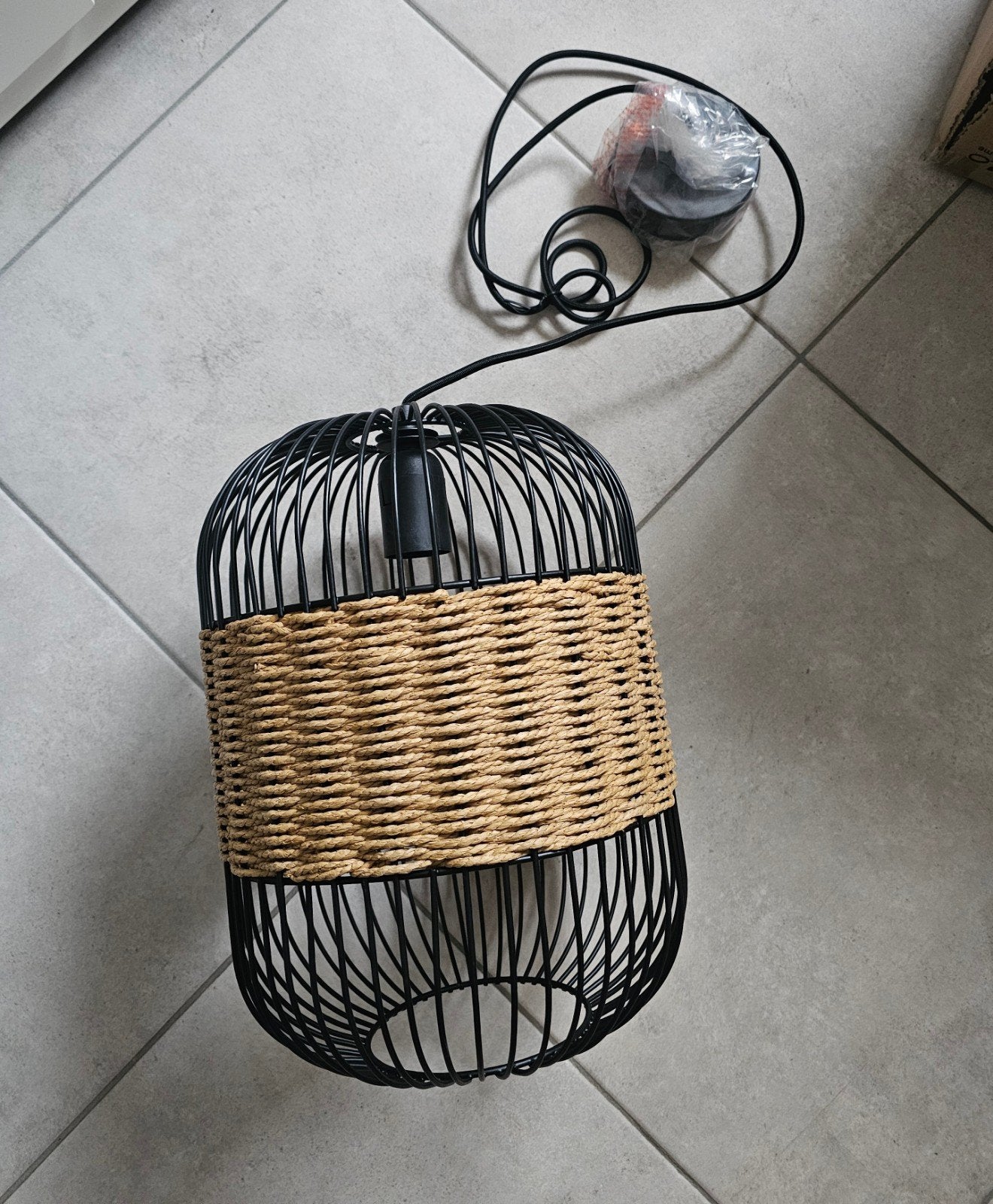 Nieuwe hanglamp, Enlèvement, Suspension