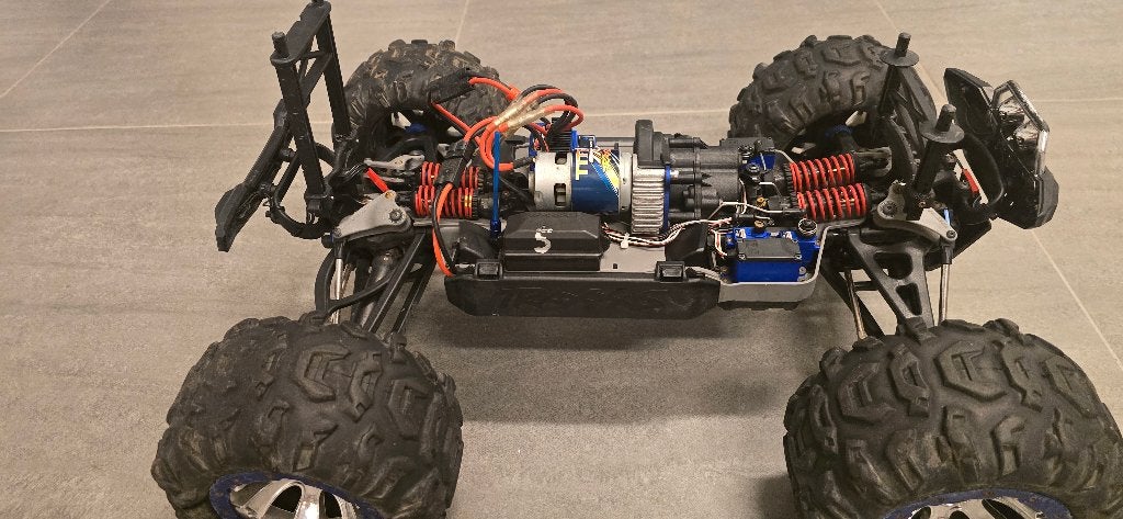 Traxxas Summit, Enlèvement, Utilisé, Échelle 1:8, RTR (Ready to Run)