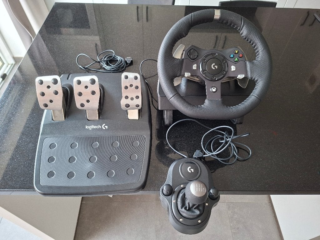 Logitech setup stuur, pedalen en versnellingspook, Computers en Software, Ophalen, Zo goed als nieuw, Loghitech