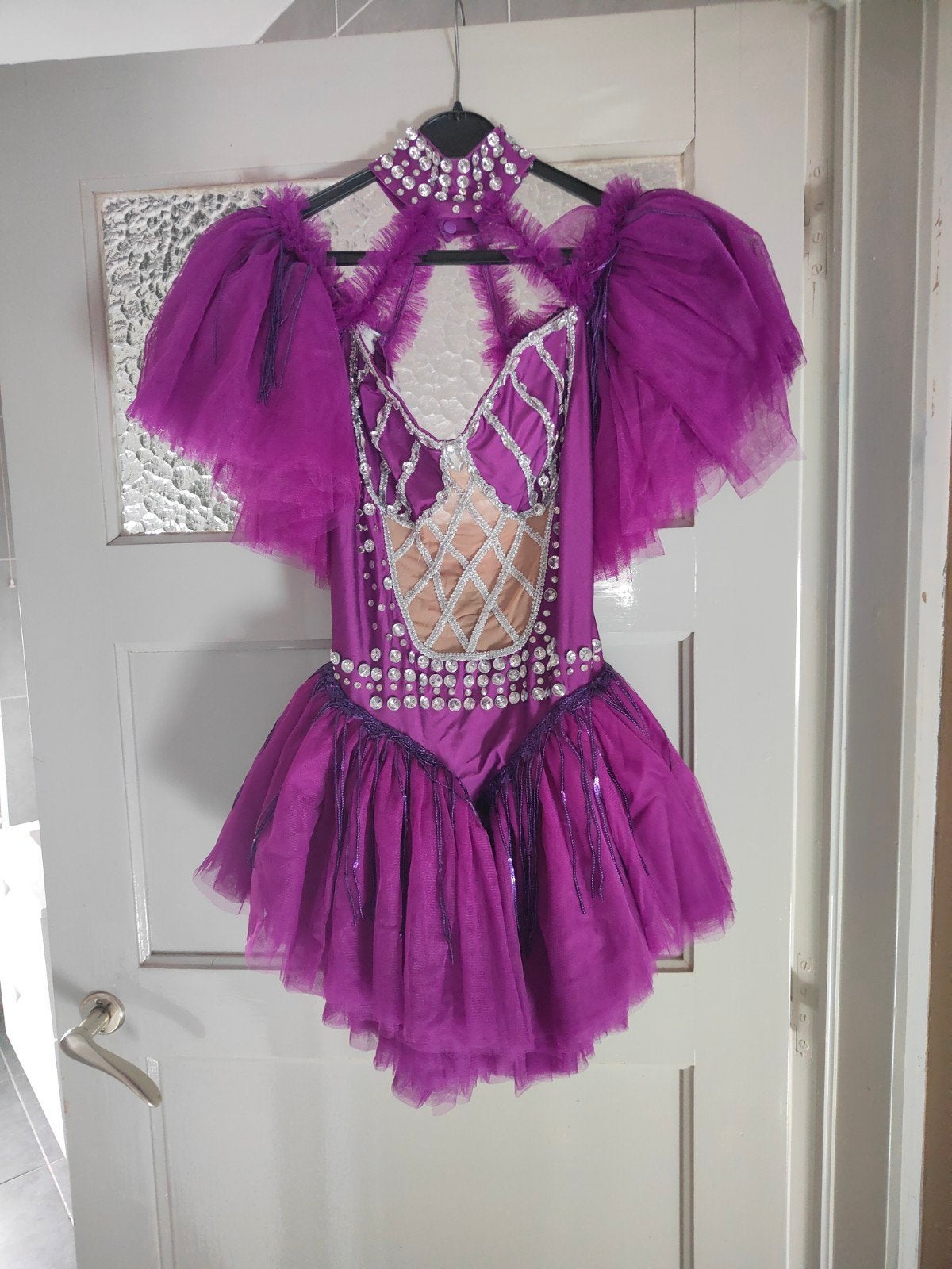 Paarse show bodysuit met strass, Ophalen of Verzenden, Zo goed als nieuw, Maat 38/40 (M), Kleding