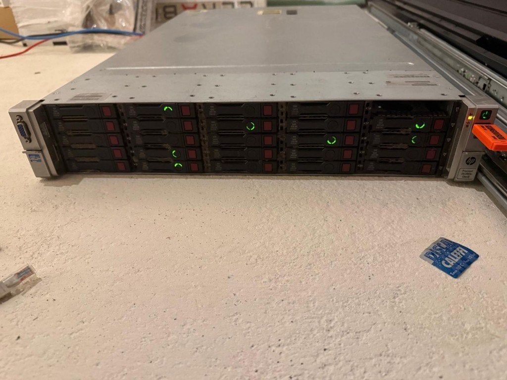 Server HP 24 disks, Computers en Software, Servers, Ophalen, 5 TB, 2 tot 3 Ghz, 64 GB