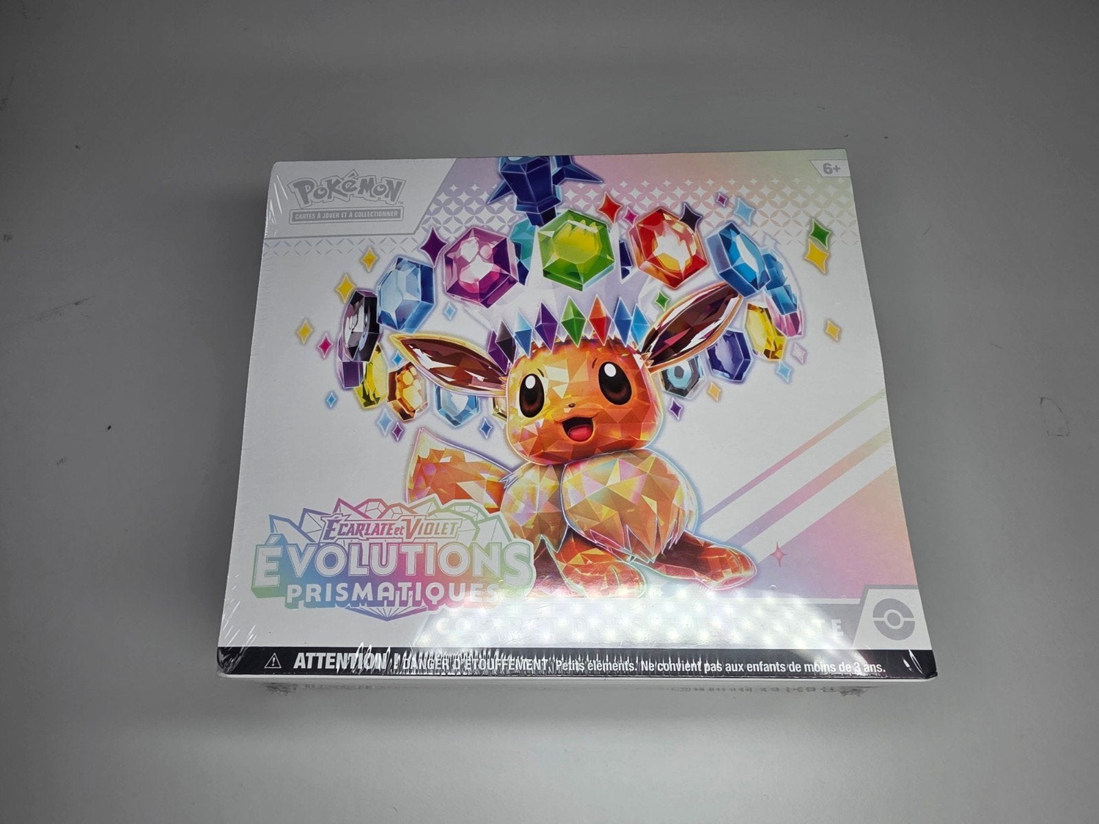 1 Trainer Box Évolution Prismatique Pokemon !, Enlèvement ou Envoi, Neuf, Booster box, Foil