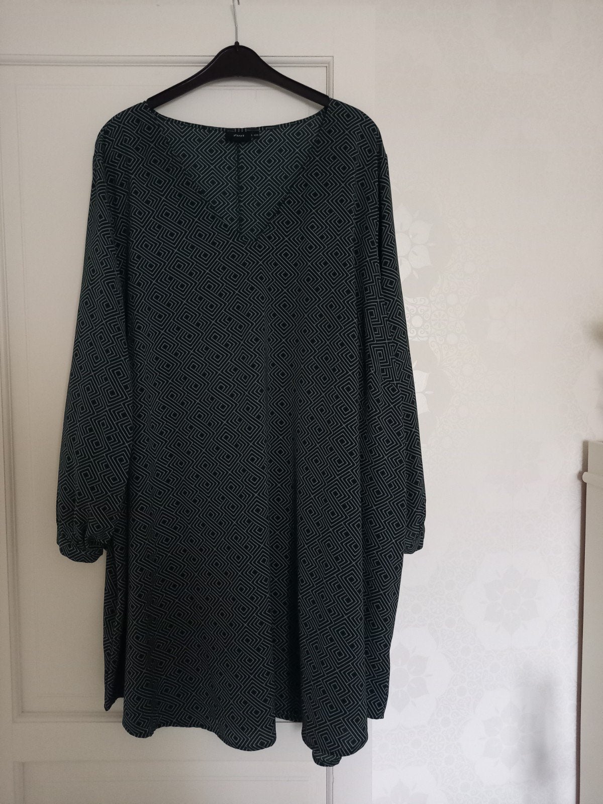 nieuw kleed MT58 oksel-oksel 74cm lengte 1,07, Vêtements | Femmes, Enlèvement ou Envoi