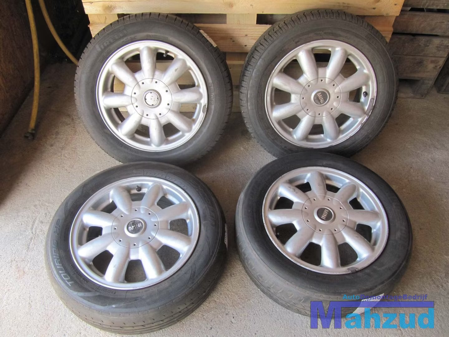 MINI COOPER BANDEN VELGEN 175 65 15 INCH 4X100, Gebruikt, Customer.service@mini.co.uk, Mini, BMW AG