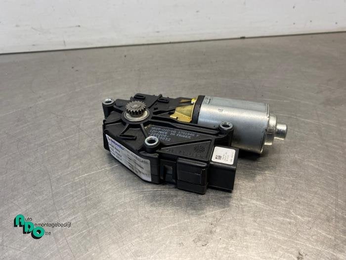 Schuifdak Motor van een Nissan Qashqai (Qashqai 07-), Gebruikt, -, -, Ophalen of Verzenden