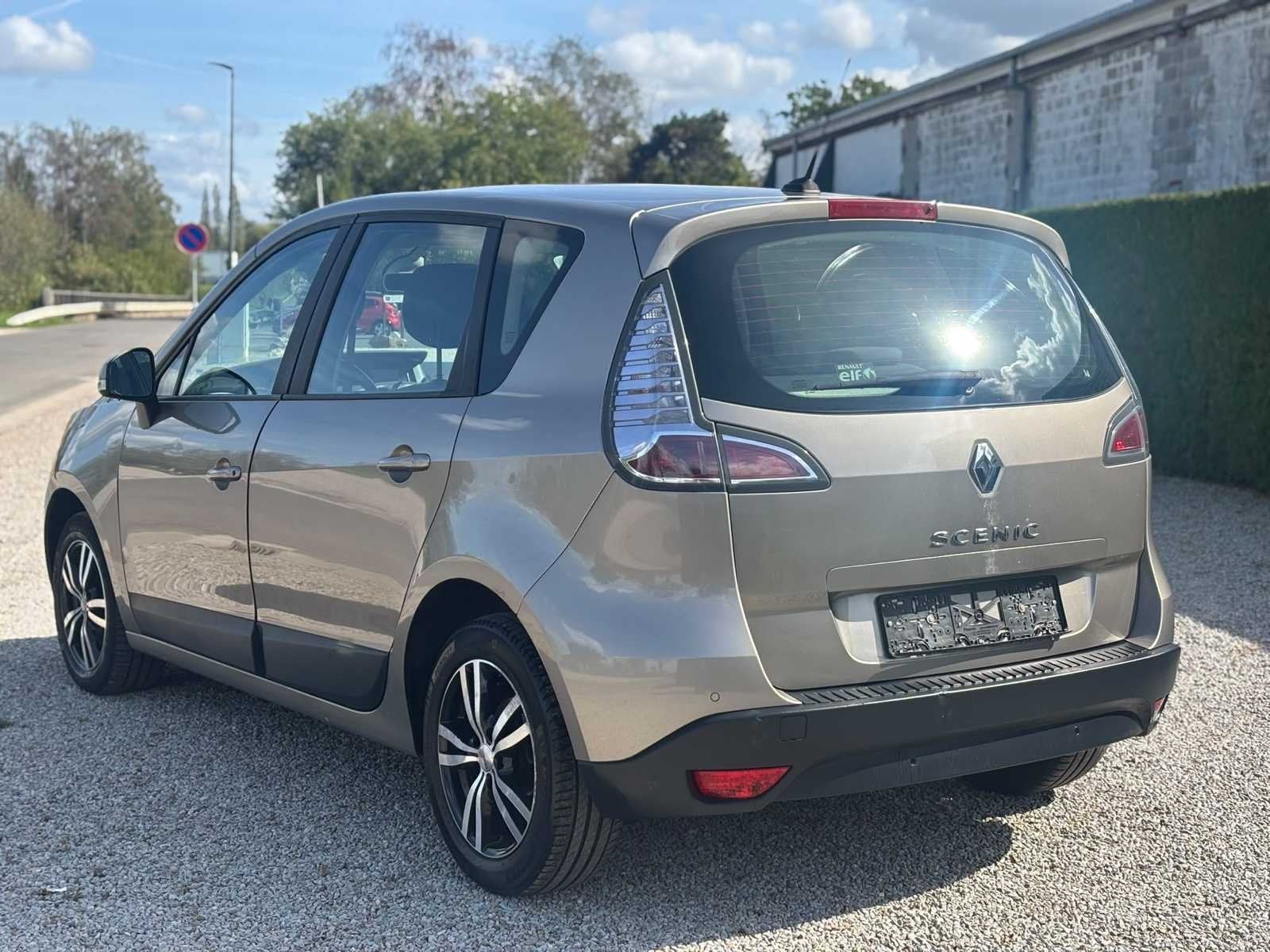 2012 Renault Mégane Scénic Voiture 1.6 Essence – 110 ch, Autos, Achat, Entreprise, Autres carburants, Autre carrosserie