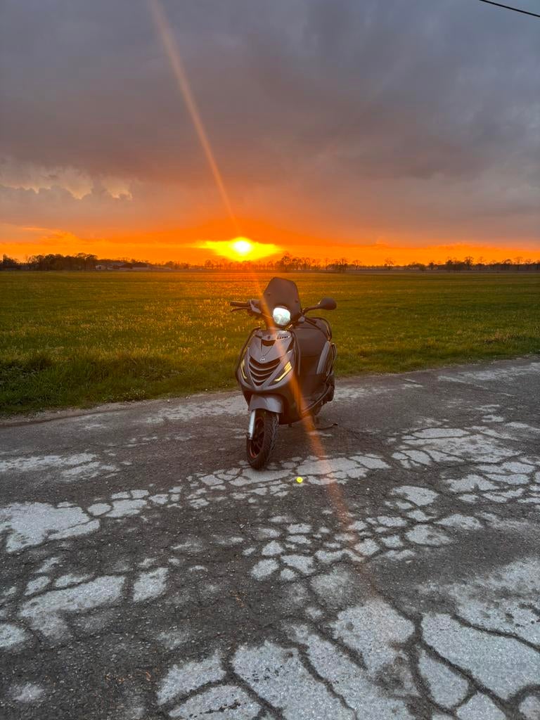 Piaggio zip, Fietsen en Brommers, Scooters | Piaggio, Zo goed als nieuw, Zip, Klasse A (25 km/u), Benzine, Ophalen