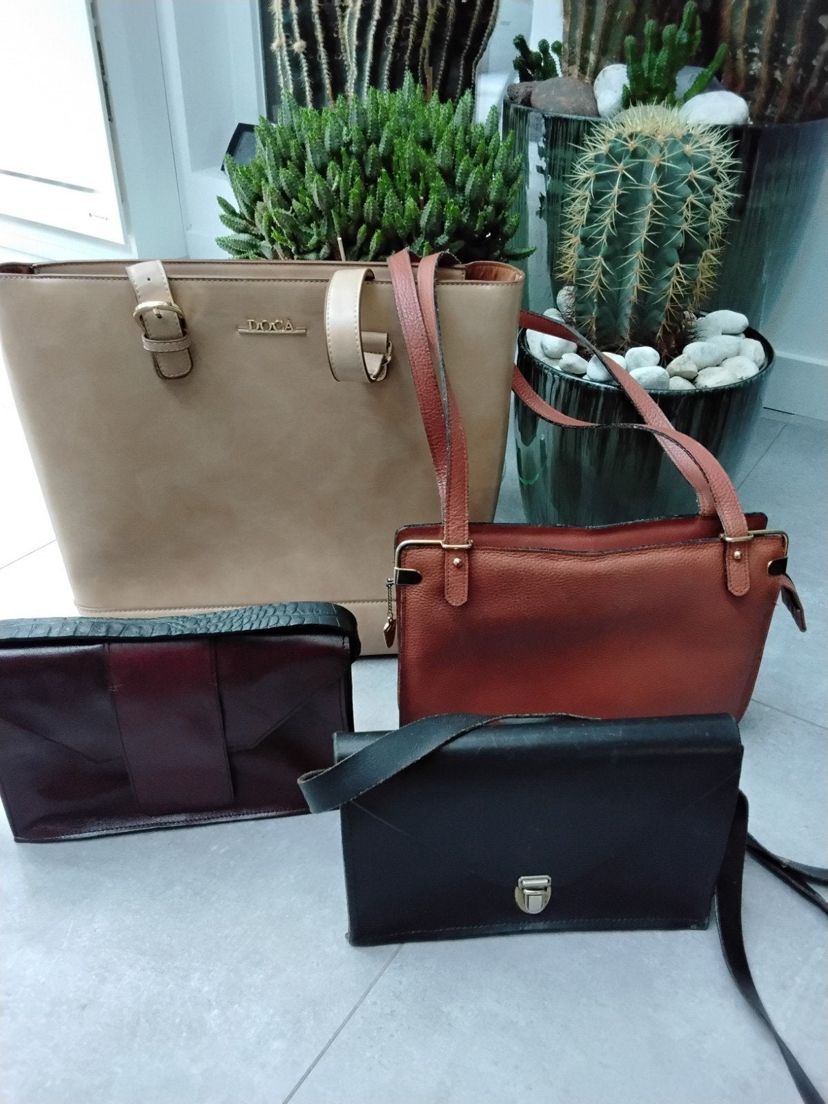 Handtassen, tassen, shoppertas, tas leder, Handtassen en Accessoires, Tassen | Damestassen, Ophalen, Zo goed als nieuw