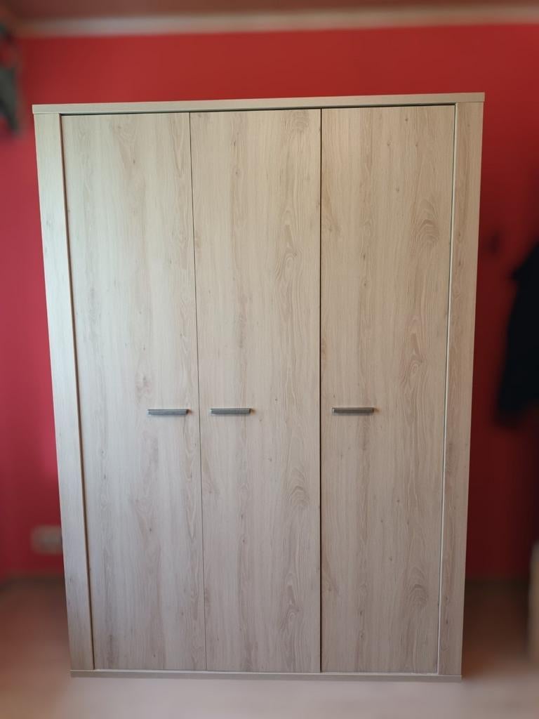 Kleerkast met 3 deuren, Ophalen